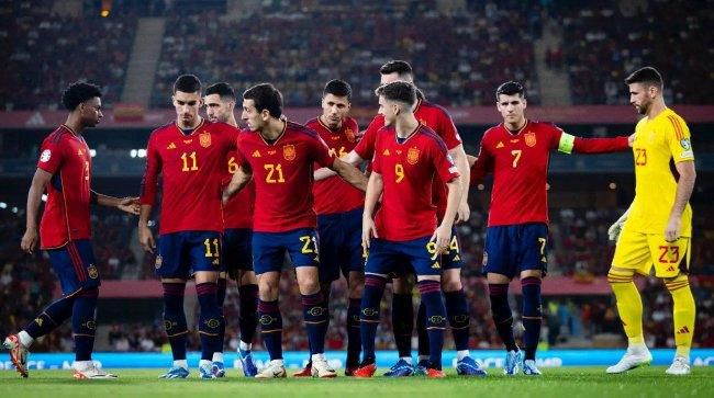 漂亮的荡妇2020