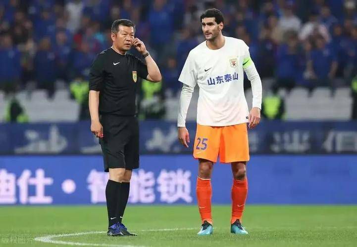男模露鸟照